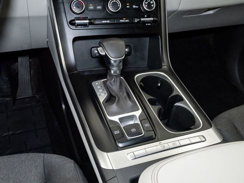 Certified 2023 Kia Carnival LX FWD image 21