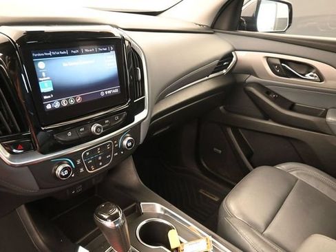 Used 2020 Chevrolet Traverse LT w/ LT Premium Package FWD image 21