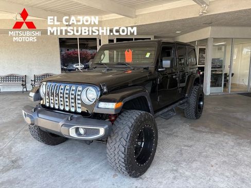 Used 2018 Jeep Wrangler Unlimited Sahara w/ Uconnect 4C Nav & Sound Group AWD/4WD image 8