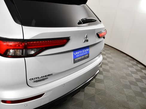 Used 2023 Mitsubishi Outlander SE Black Edition AWD/4WD image 15