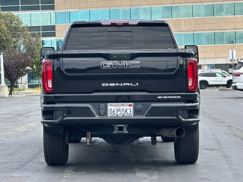 Used 2022 GMC Sierra 2500 Denali w/ Denali Black Diamond Edition AWD/4WD image 5