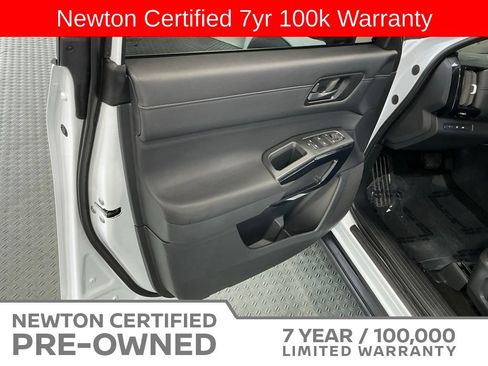 Used 2025 Nissan Pathfinder SV FWD image 40