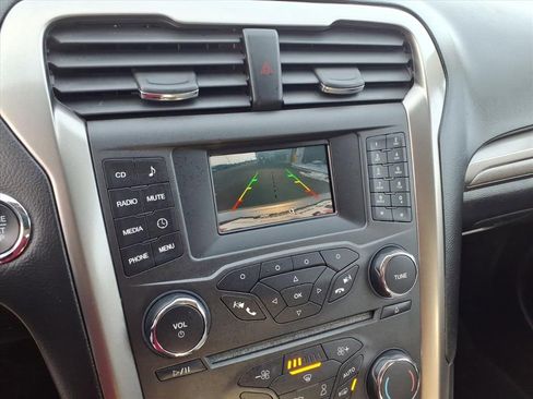 Used 2018 Ford Fusion S FWD image 21