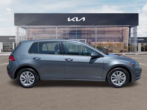 Used 2018 Volkswagen Golf S FWD image 3