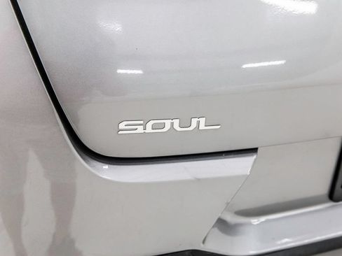 Used 2023 Kia Soul LX FWD image 5