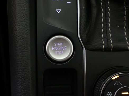 Used 2021 Volkswagen Atlas SE image 43