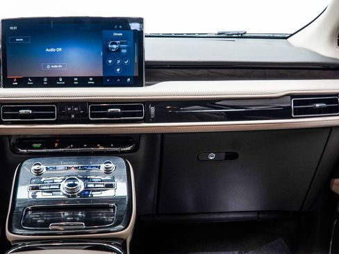 Used 2023 Lincoln Nautilus Reserve AWD/4WD image 18