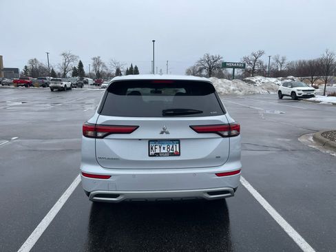 Used 2023 Mitsubishi Outlander SE image 6