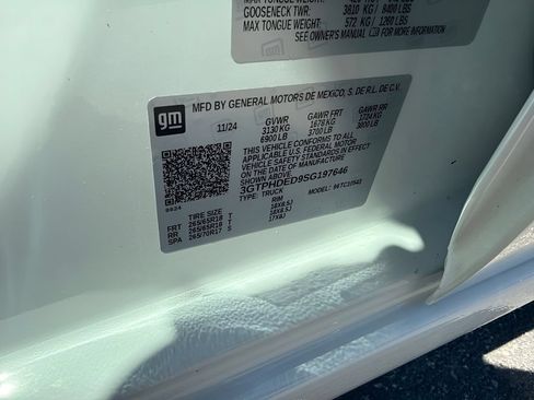 Used 2025 GMC Sierra 1500 SLT RWD image 25