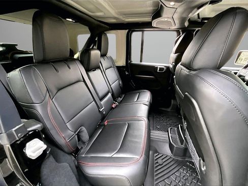 Certified 2024 Jeep Wrangler Unlimited Rubicon w/ Convenience Group image 23