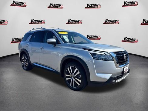 Certified 2024 Nissan Pathfinder Platinum w/ Cargo Package AWD/4WD image 3