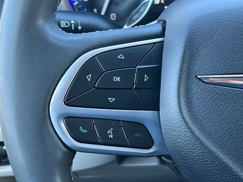 Used 2024 Chrysler Pacifica Touring-L FWD image 21