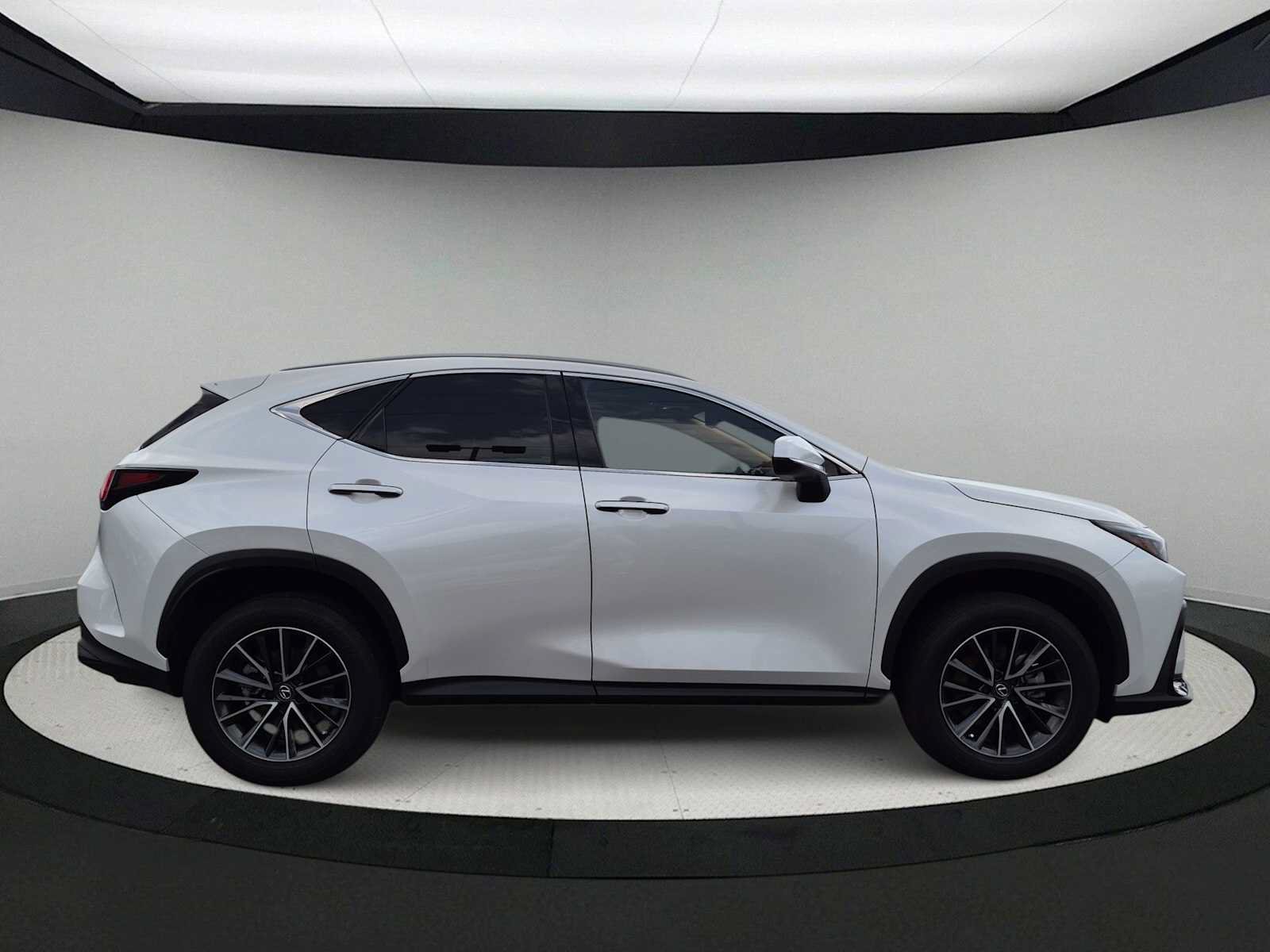 Used 2024 Lexus NX 350h AWD image 9