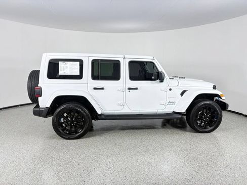 Used 2023 Jeep Wrangler Unlimited Sahara w/ Cold Weather Group AWD/4WD image 8