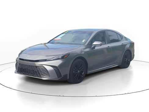 Certified 2025 Toyota Camry SE FWD image 3