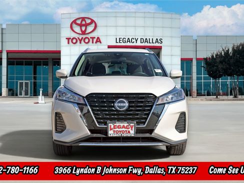 Used 2024 Nissan Kicks SV FWD image 5
