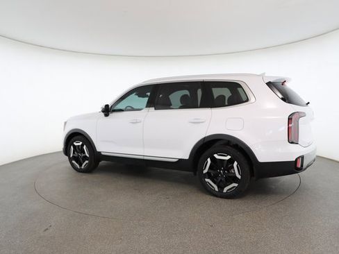 Used 2023 Kia Telluride EX w/ EX Captain's Chair Package image 9