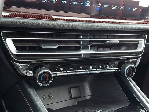 Used 2024 Chevrolet Traverse RS image 17