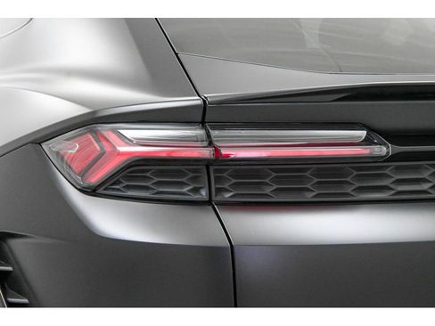 Used 2025 Lamborghini Urus SE image 40