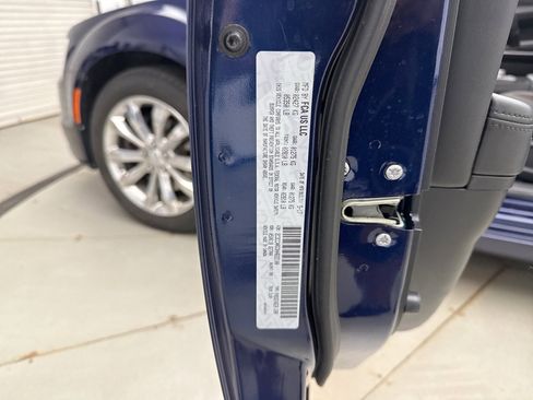 Used 2017 Chrysler 300 Limited AWD/4WD image 19