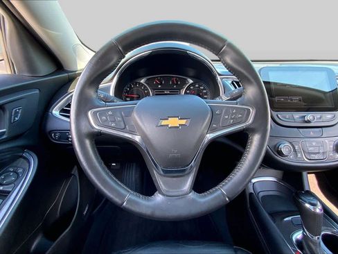Used 2017 Chevrolet Malibu LT w/ Leather Package FWD image 6