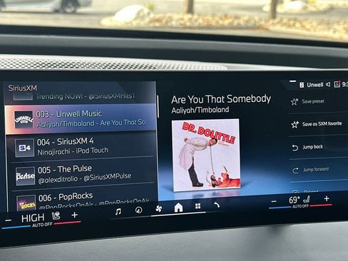 Used 2025 BMW iX xDrive50 w/ Premium Package image 21