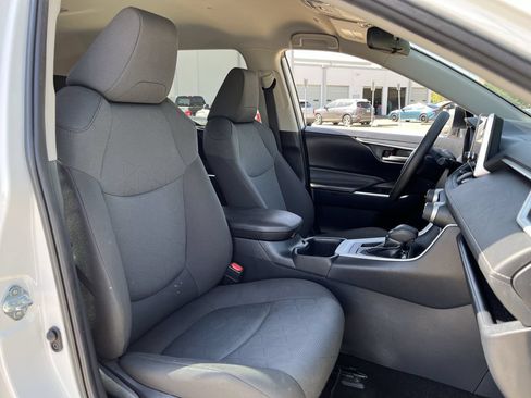 Used 2025 Toyota RAV4 XLE FWD image 25