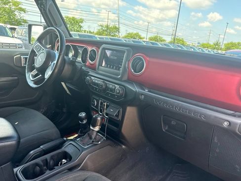 Used 2018 Jeep Wrangler Unlimited Rubicon AWD/4WD image 15