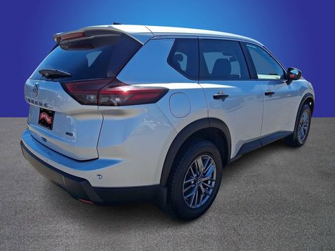 Used 2024 Nissan Rogue S image 4