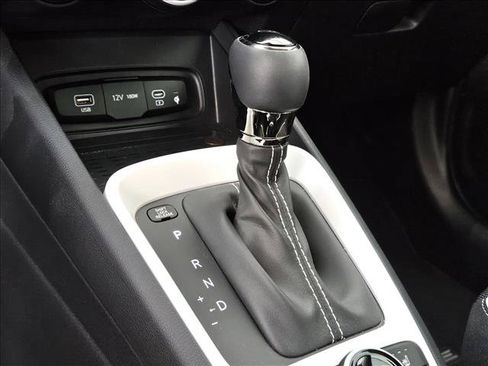 Certified 2024 Hyundai Venue Limited FWD image 14