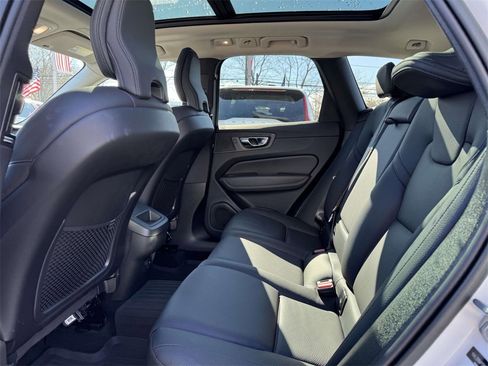 Certified 2023 Volvo XC60 B5 Plus image 9