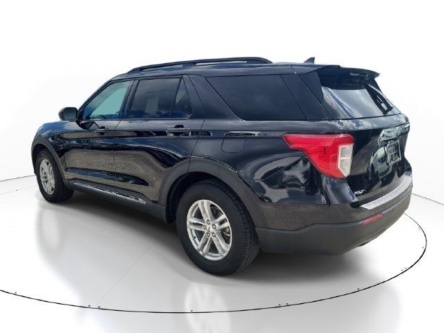 Certified 2023 Ford Explorer XLT RWD image 3