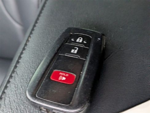 Used 2021 Toyota Prius XLE image 41