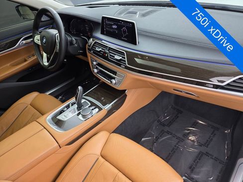 Used 2022 BMW 750i xDrive AWD/4WD image 32