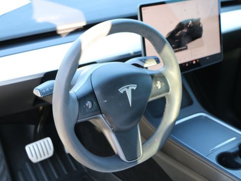 Used 2022 Tesla Model Y Performance AWD/4WD image 15