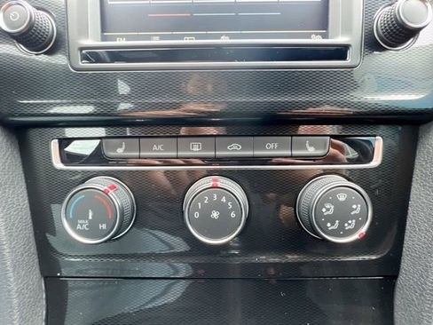 Used 2017 Volkswagen Golf S image 18