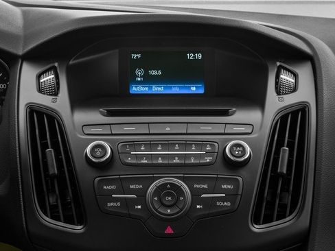 Used 2016 Ford Focus SE w/ SE Sport Package FWD image 9