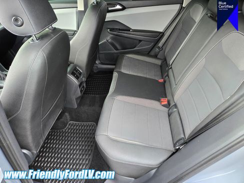 Used 2023 Volkswagen Taos SE w/ Panoramic Sunroof Package FWD image 10
