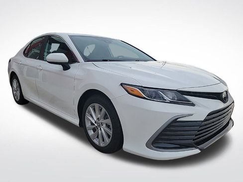 Used 2023 Toyota Camry LE image 7