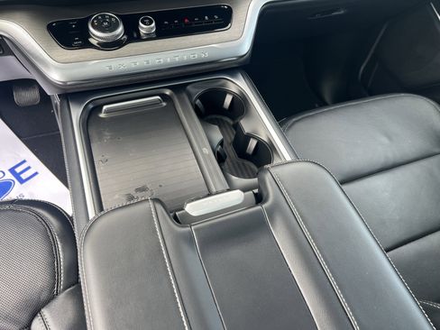 Used 2025 Ford Expedition Platinum AWD/4WD image 25