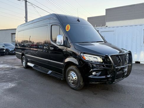 Used 2021 Mercedes-Benz Sprinter 3500 w/ Comfort Plus Package image 17