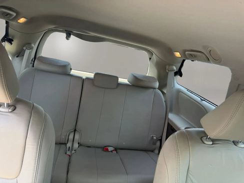 Used 2018 Toyota Sienna XLE w/ XLE Navigation Package AWD/4WD image 42