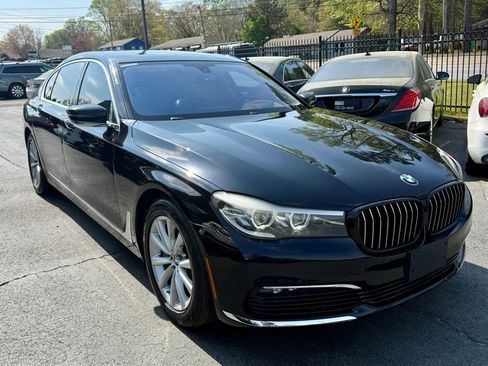 Used 2017 BMW 740i image 3