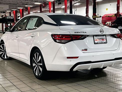 Used 2021 Nissan Sentra SV w/ SV Premium Package image 11