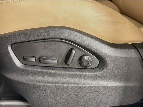 Certified 2025 Porsche Cayenne Turbo AWD/4WD image 31