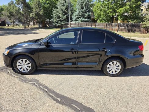 Used 2011 Volkswagen Jetta S FWD image 2