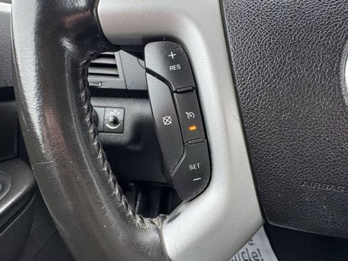 Used 2011 Chevrolet Traverse LT w/ LPO, 'HIT The Road' Package AWD/4WD image 27