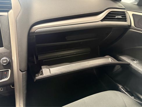 Used 2018 Ford Fusion SE w/ Fusion SE Technology Package FWD image 20