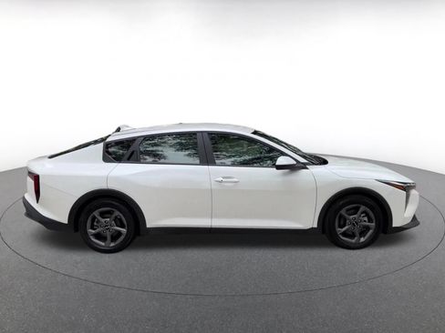 Used 2025 Kia K4 FWD image 16