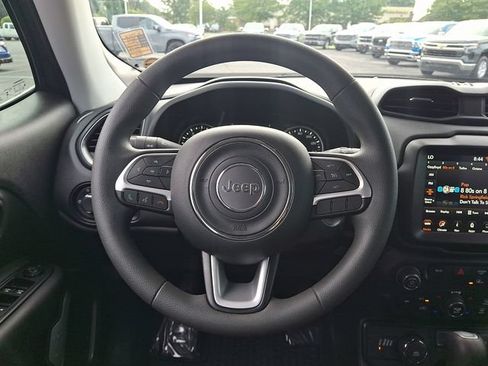 Used 2023 Jeep Renegade Latitude AWD/4WD image 19